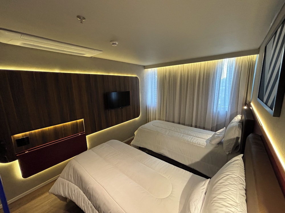 Golden Tower Express Nacoes Unidas 17/50