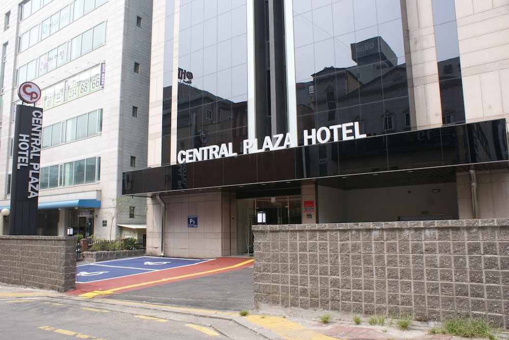 Central Plaza Hotel 45/50