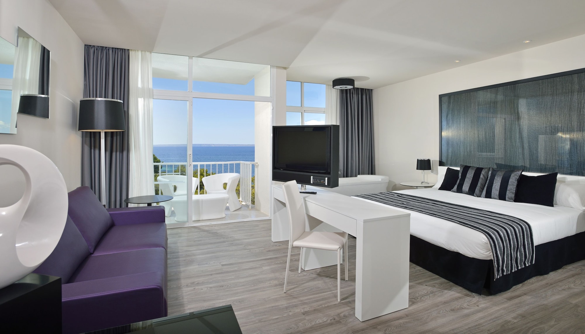 The Level, Penthouse Suite, Queen Bed, Sofa