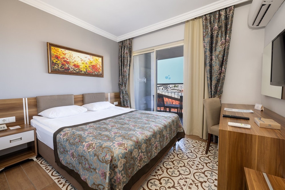 SIDE SEAVIEW STANDARD ROOM
