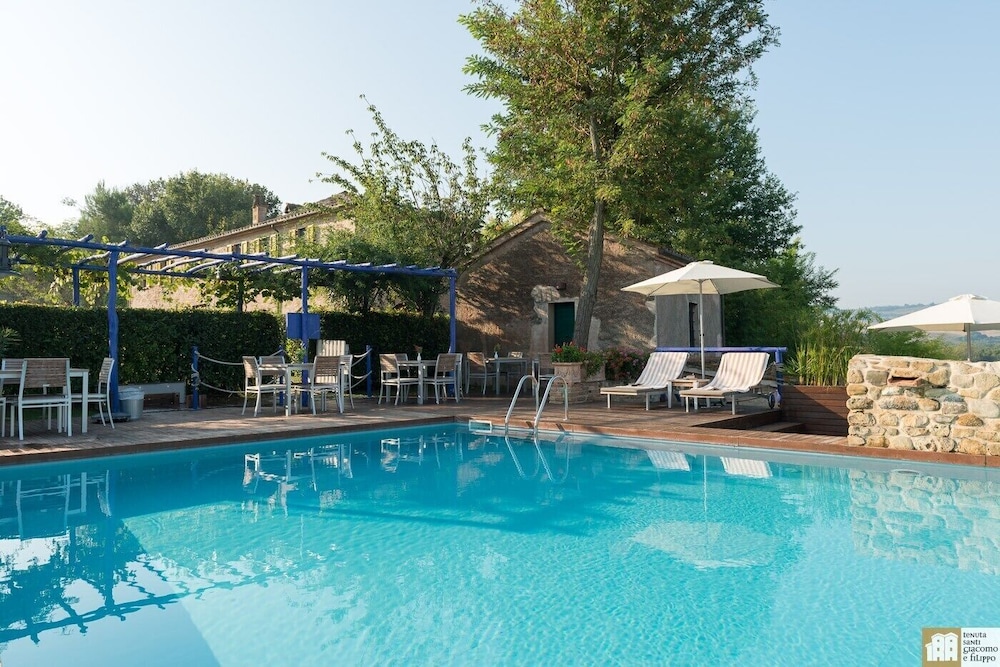 Urbino Resort 2/75
