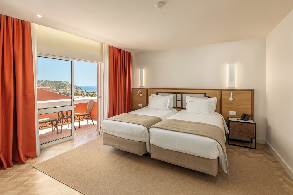 ROOM, TWIN BEDS, TRUNDLE BED, SEA VIEW