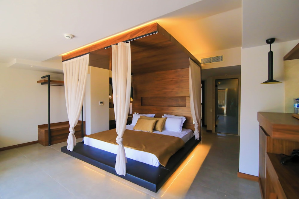 Deluxe, Murphy Bed