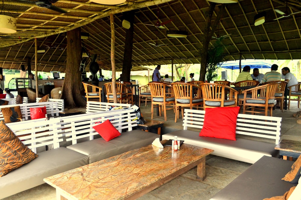 MONTEGO BAY BEACH VILLAGE 24/50