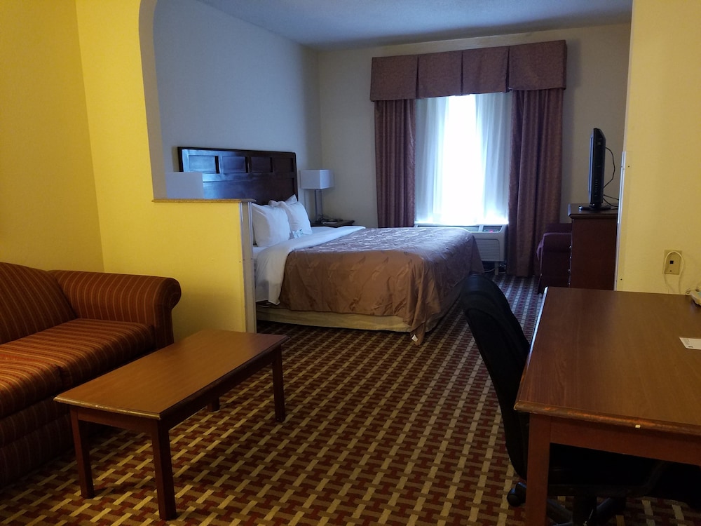 Quality Suites Paducah KY 16/57