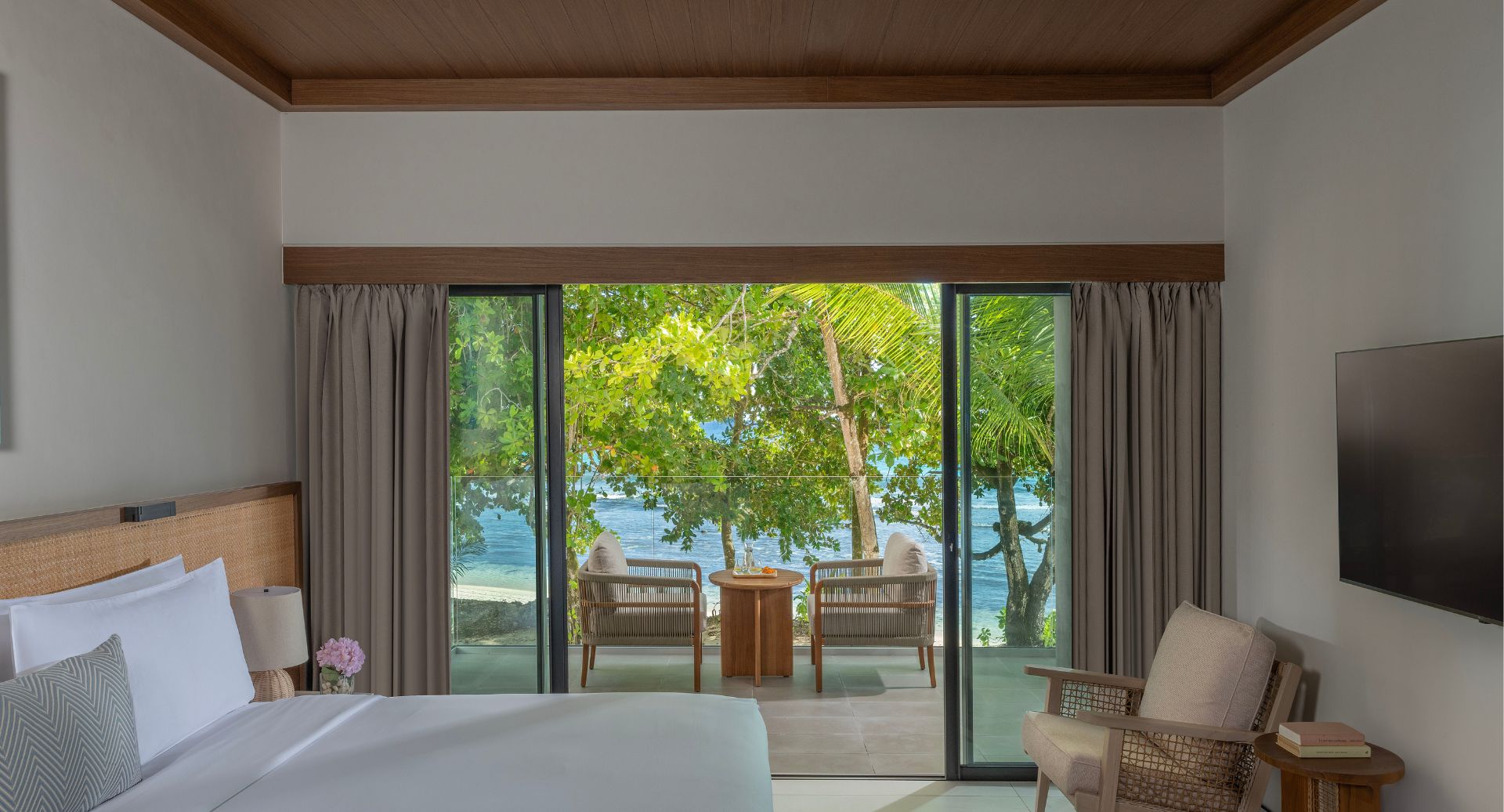 2 Bedrooms, Suite, Beach View