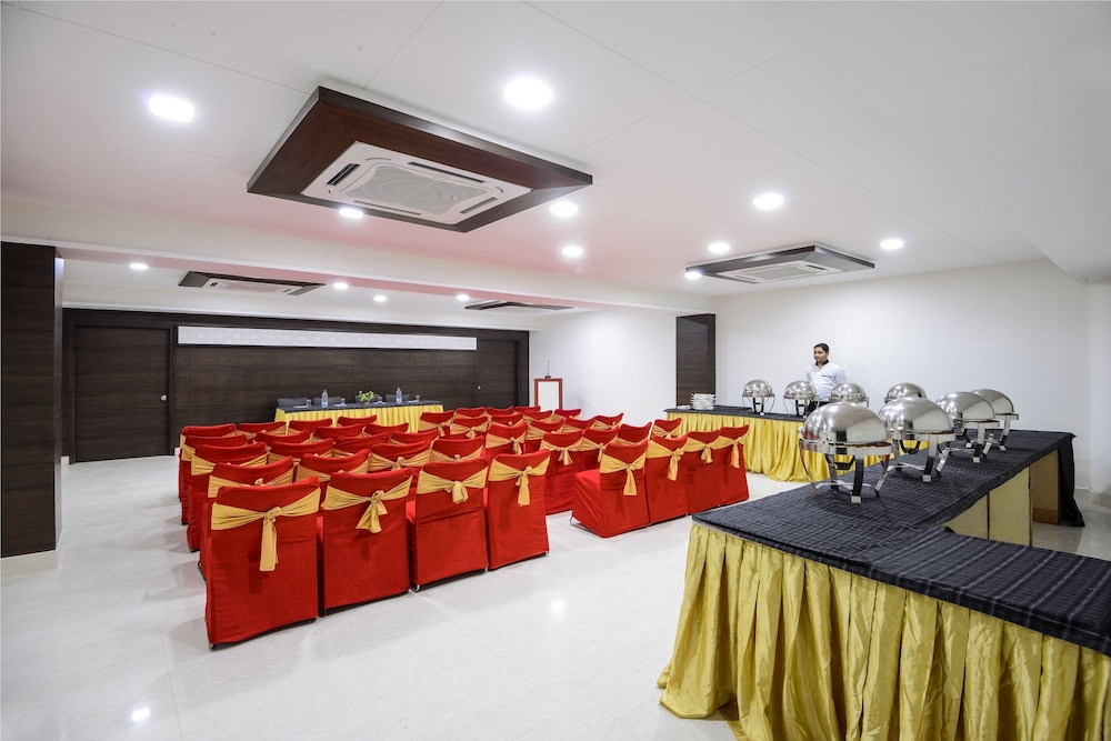 HOTEL ASHISH PALACE 31/32