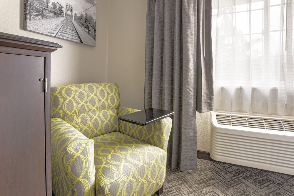 Comfort Inn & Suites Tualatin - Lake Oswego South 33/60