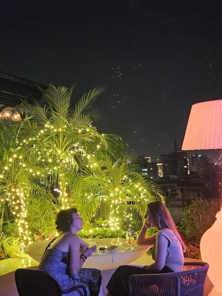Golden Silk Boutique Hotel 66/70