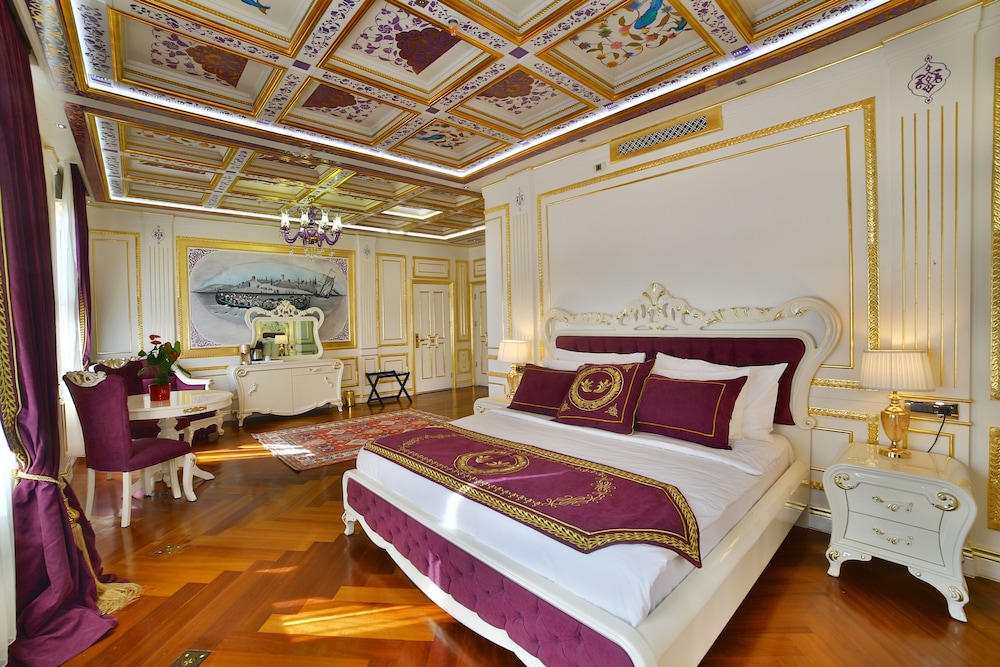 ROYAL, SUITE, MANSION