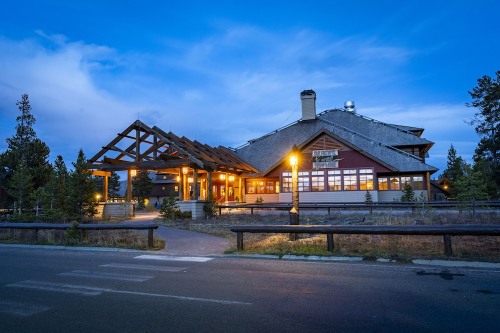 Old Faithful Snow Lodge & Cabins in YELLOWSTONE - WY