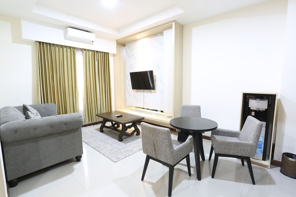 Luminor Hotel Banyuwangi Yos Sudarso 51/70
