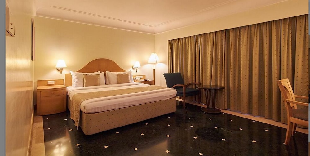 The Imperial Palace Hotel 25/70