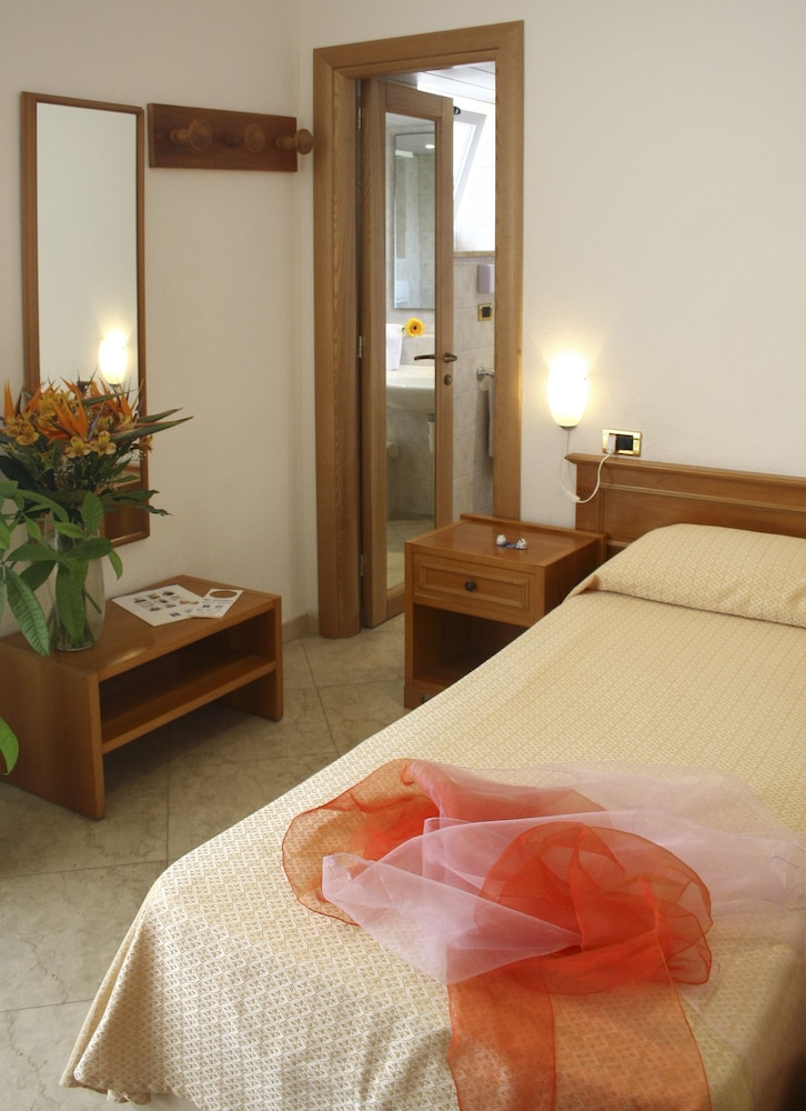 ECONOMY, SINGLE, SINGLE BED