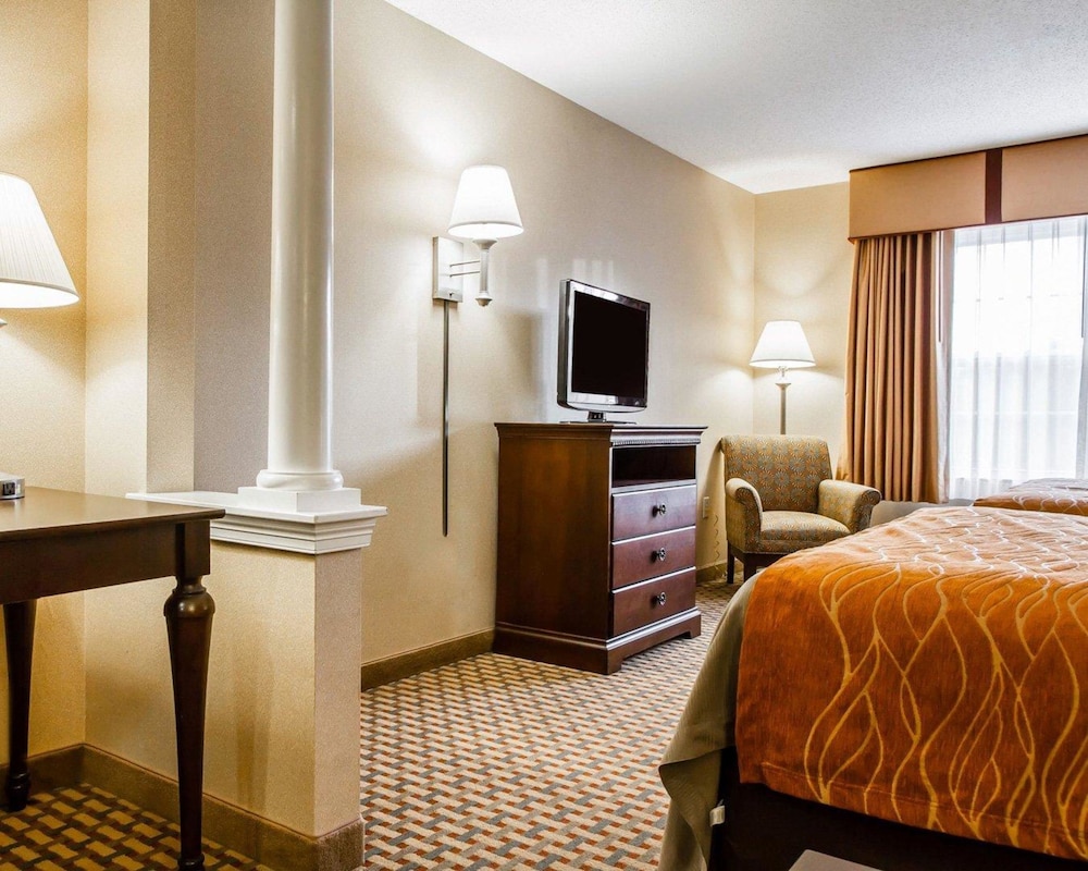 Comfort Inn and Suites Scarborough - Portland 17/55