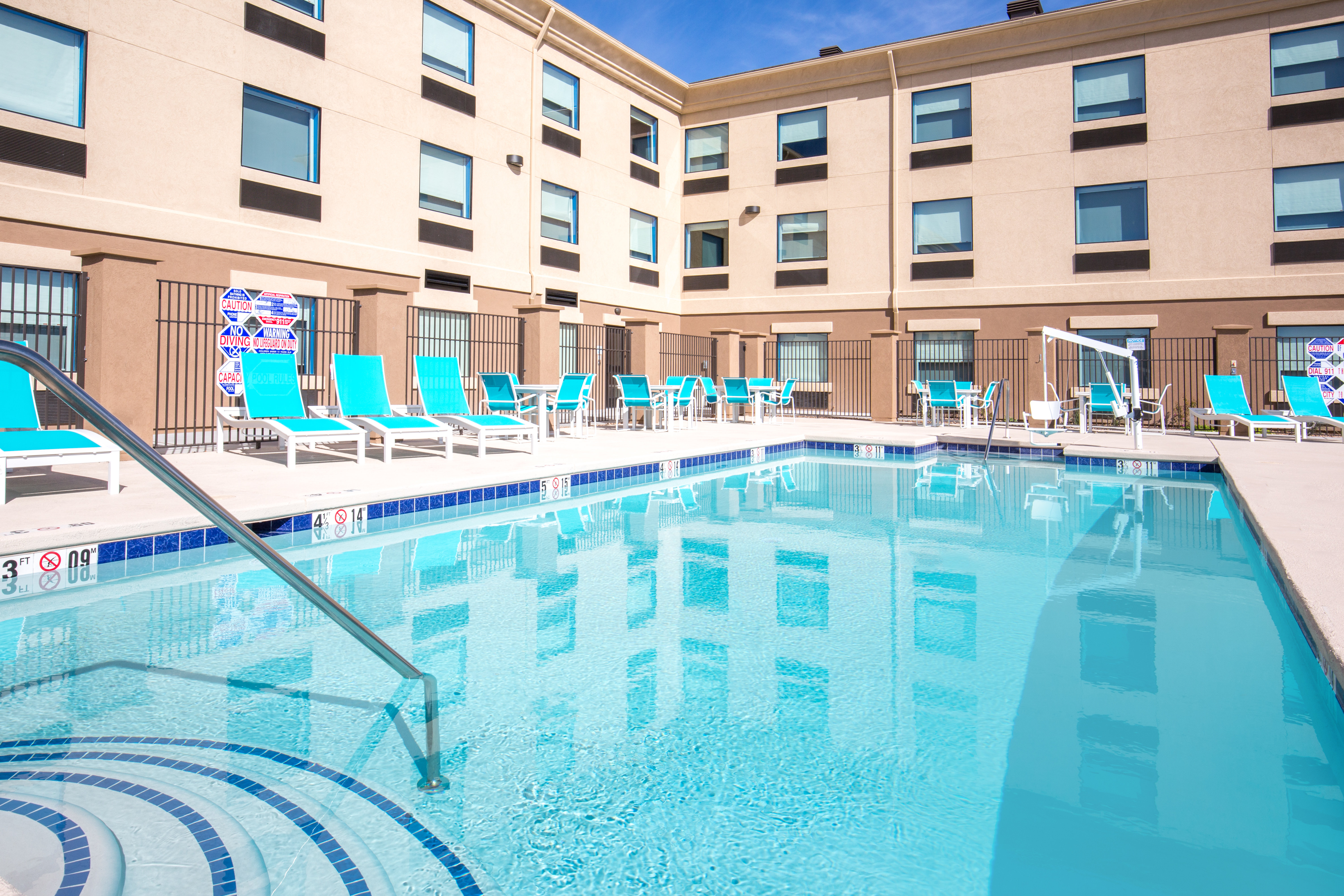 Holiday Inn Express & Suites PAHRUMP 37/61