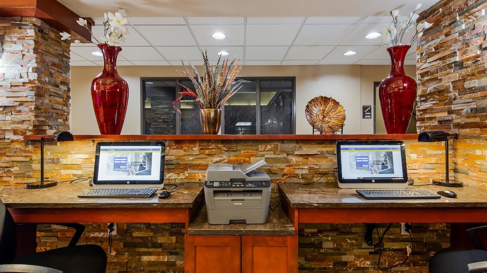 Best Western Plus Vancouver Mall Dr. Hotel & Suites 32/38