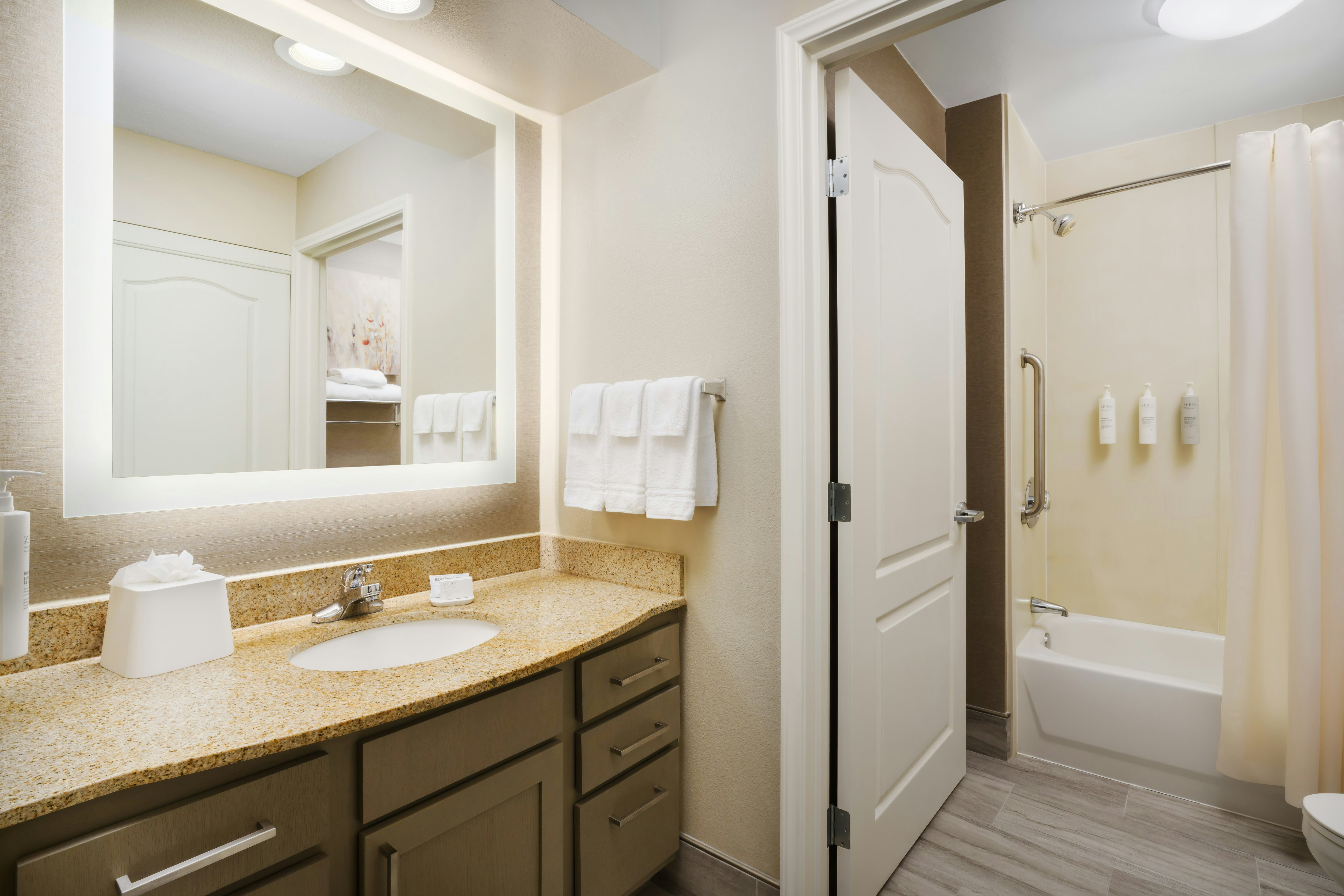 1 Bedroom, Suite, Queen Bed