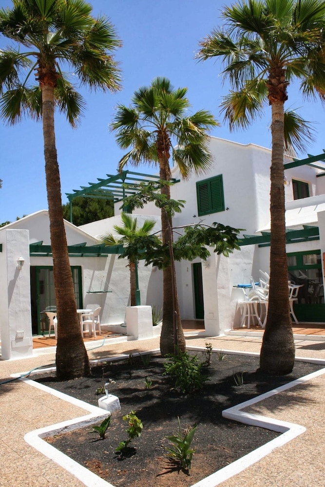 Las Acacias Apartments 23/32