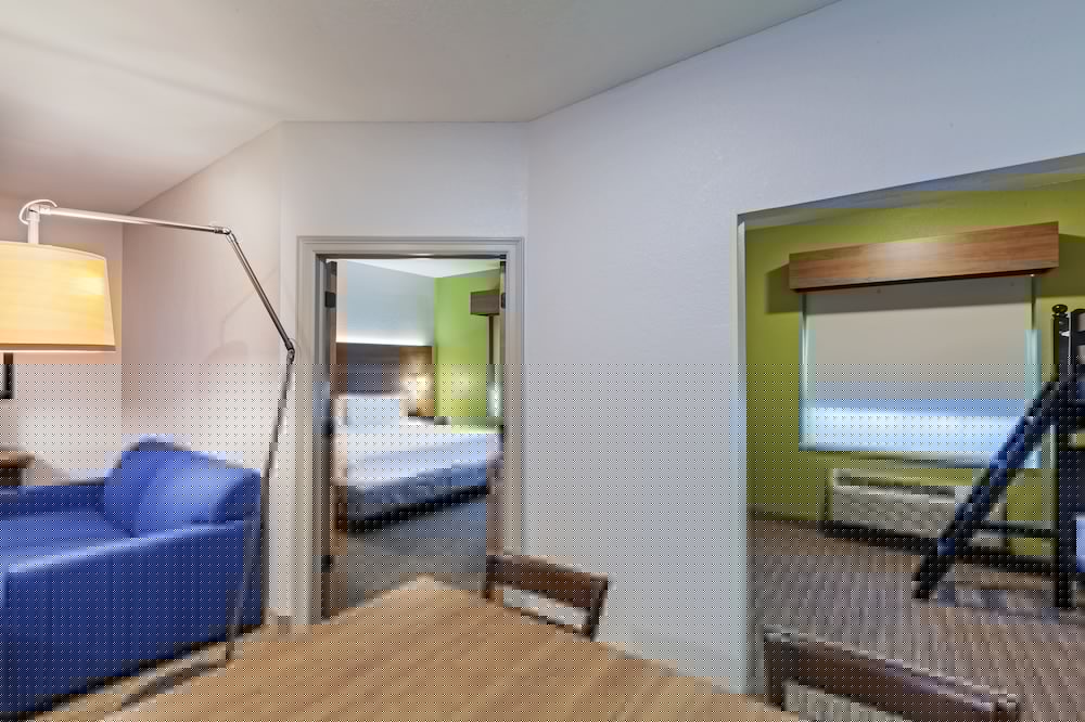 Holiday Inn Express Hotel and Suites Tulsa S Broken Arrow Hwy 51 48/80