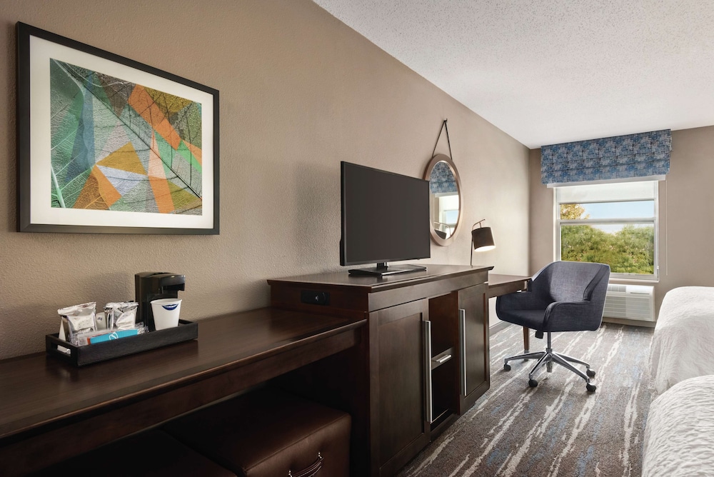 Hampton Inn and Suites Ft Wayne North 37/40