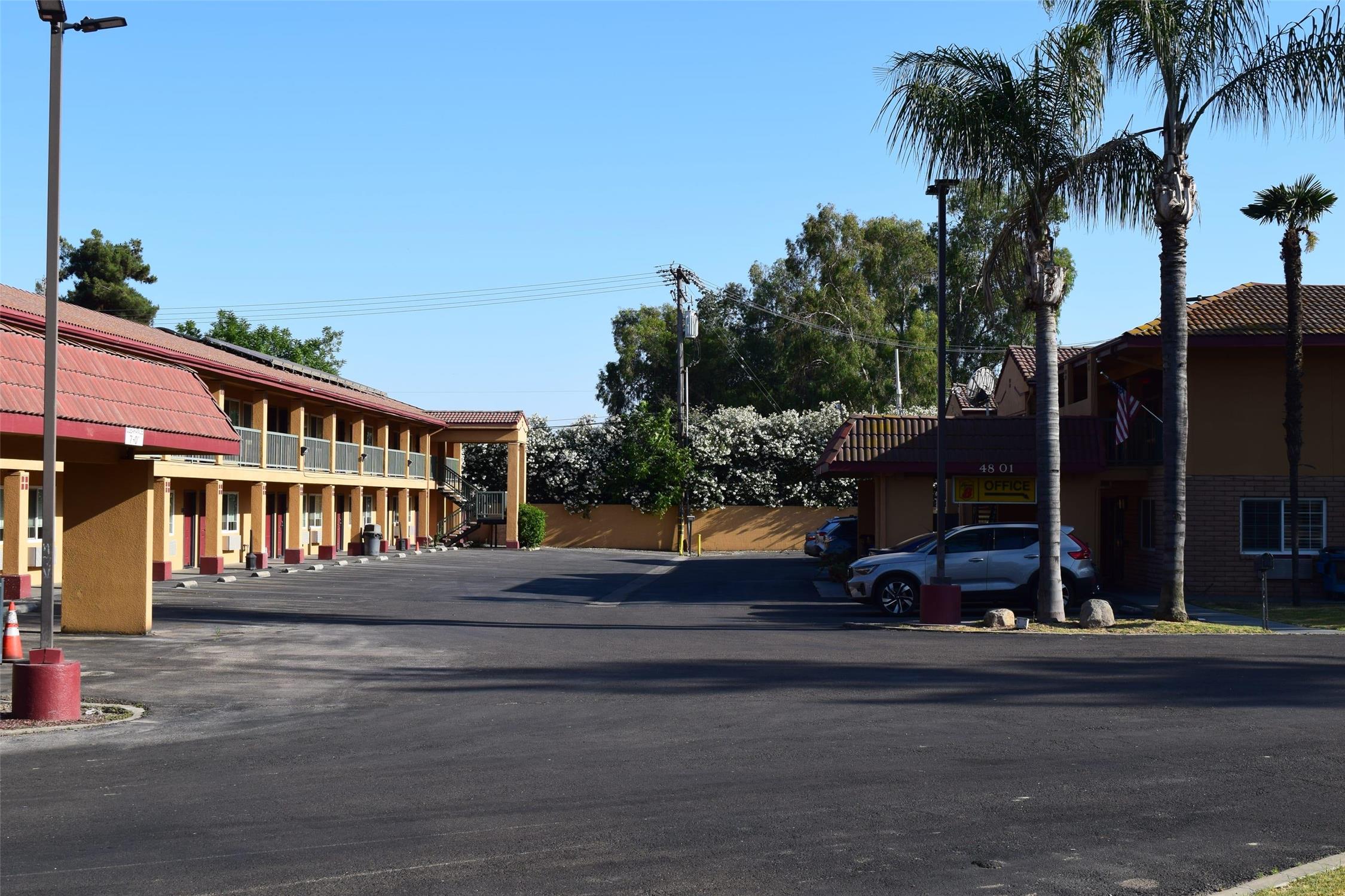 Super 8 By Wyndham Visalia 21/26