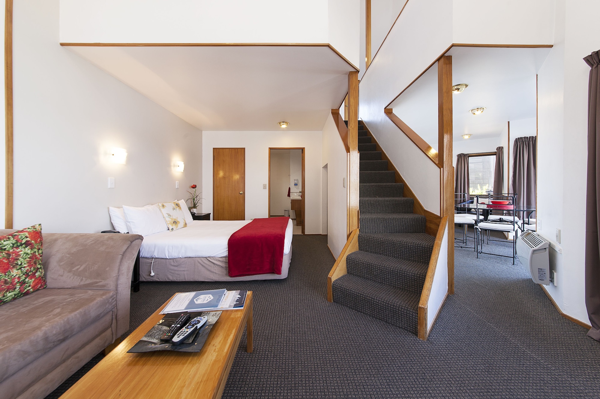 ROOM, LAKE FRONT