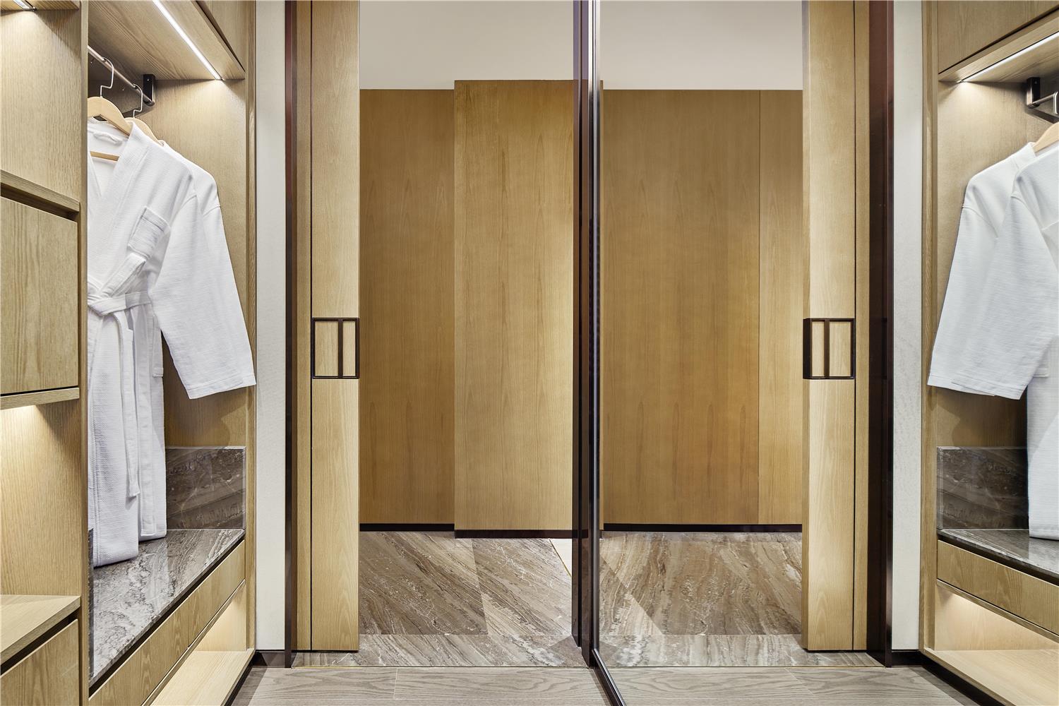 Inso Hotel Chongqing, Curio Collection by Hilton 22/57