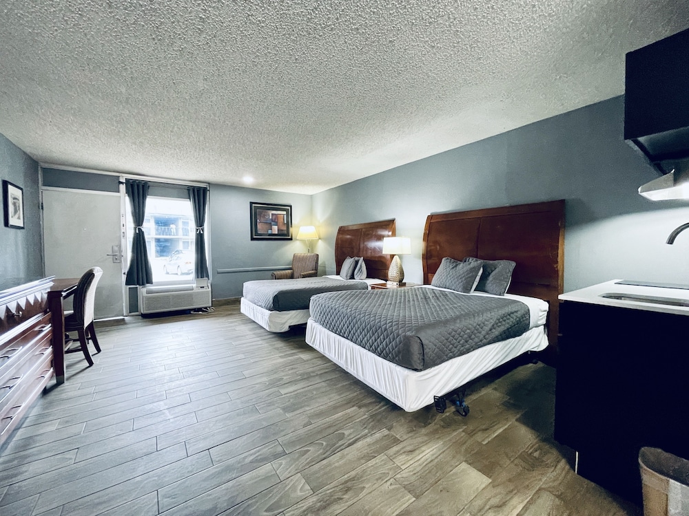 ROOM, 2 DOUBLE BEDS