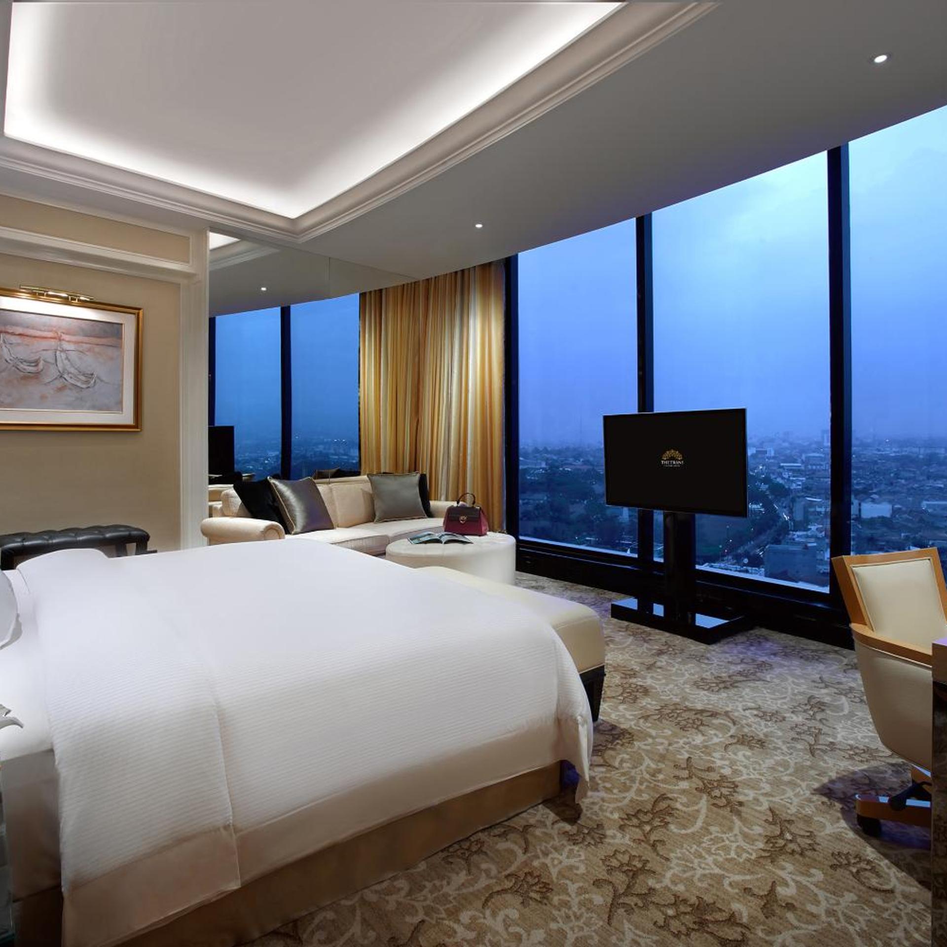 Celebrity, Suite, King Bed