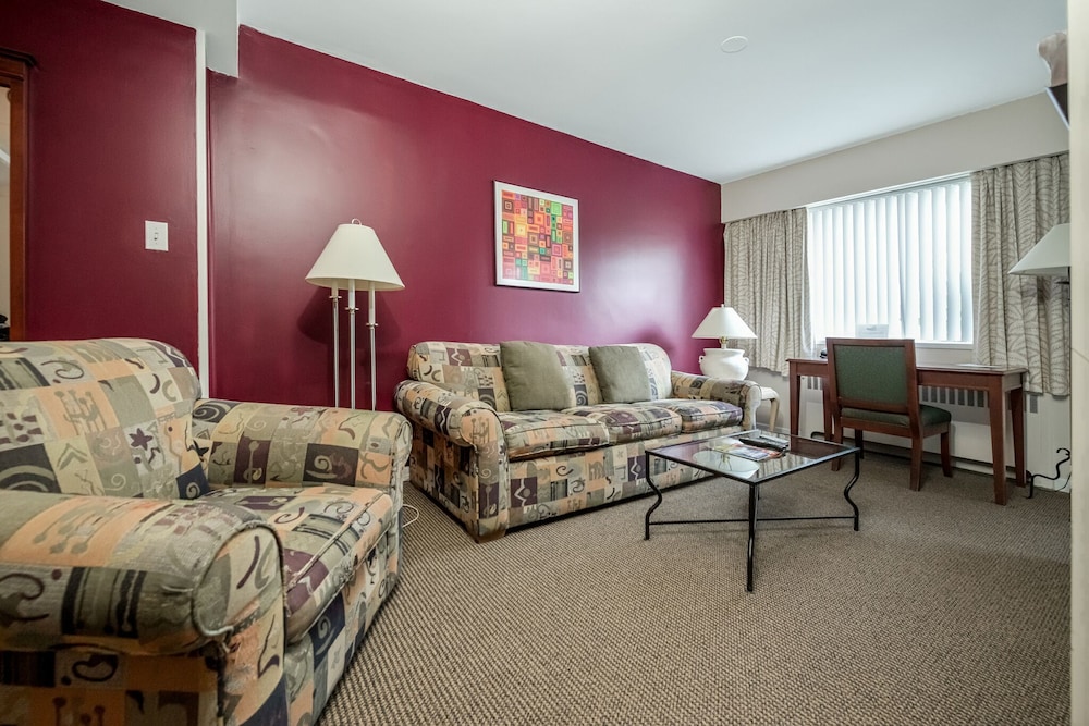 The Rosellen Suites At Stanley Park 51/74