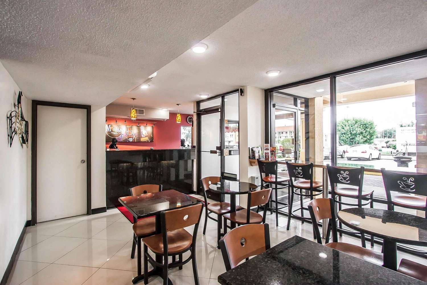 Econo Lodge Inn & Suites Memphis 5/14