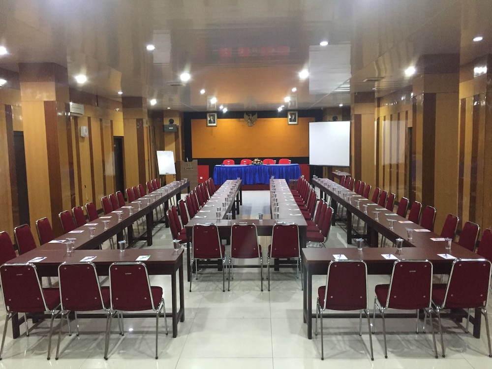 Grand Sari Hotel Padang 24/28