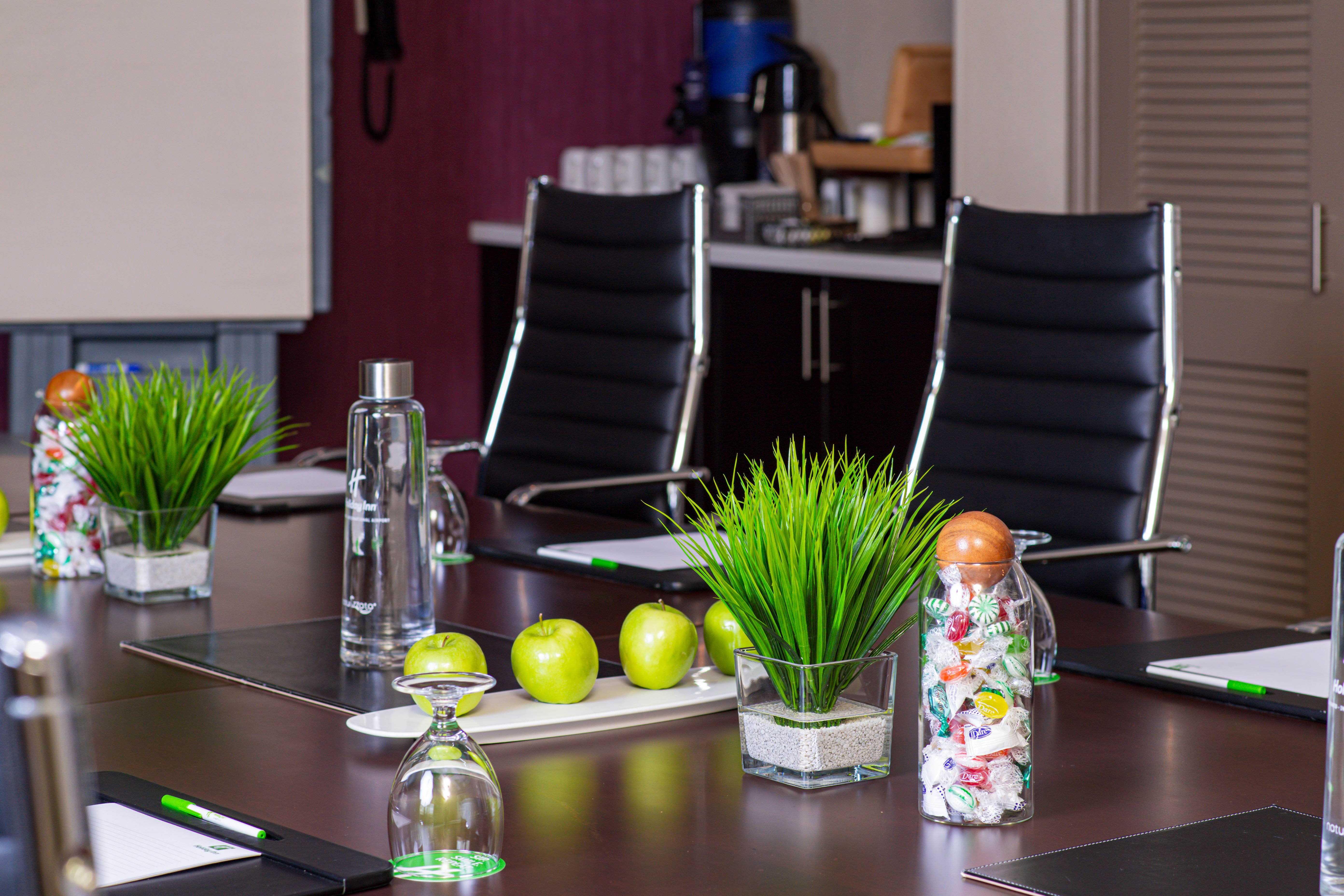Holiday Inn Toronto International Airport Hotel 8/58