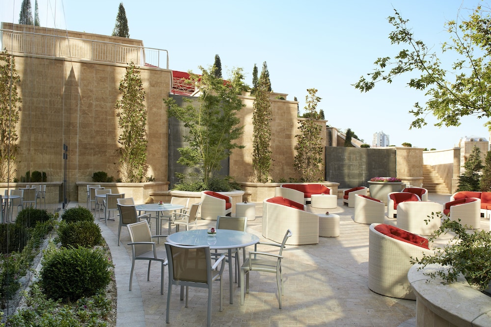 Fairmont Baku Flame Towers 66/76