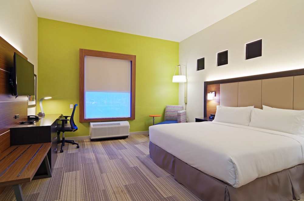 Holiday Inn Express Hotel & Suites Phoenix North Scottsdale 24/58