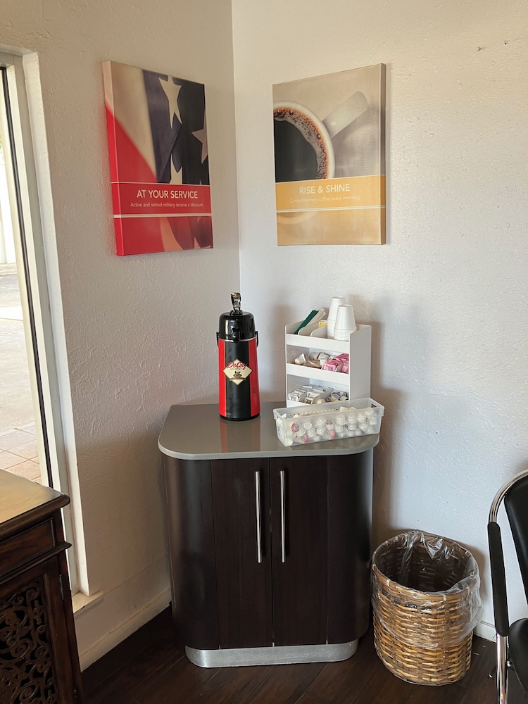 Econo Lodge Sonora, TX 42/60