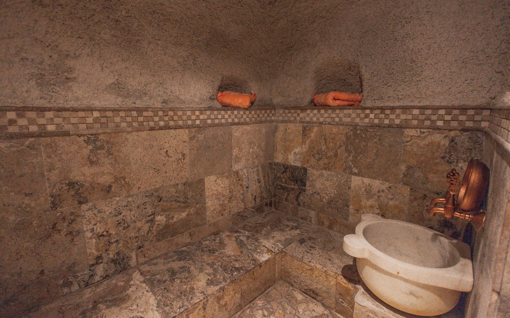 Maccan Cave Hotel 47/70