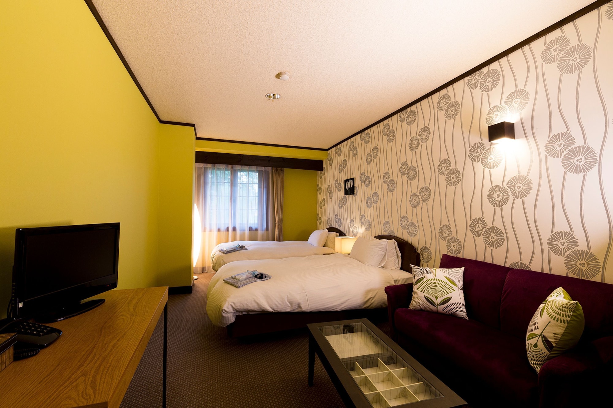 ROOM, TWIN BEDS