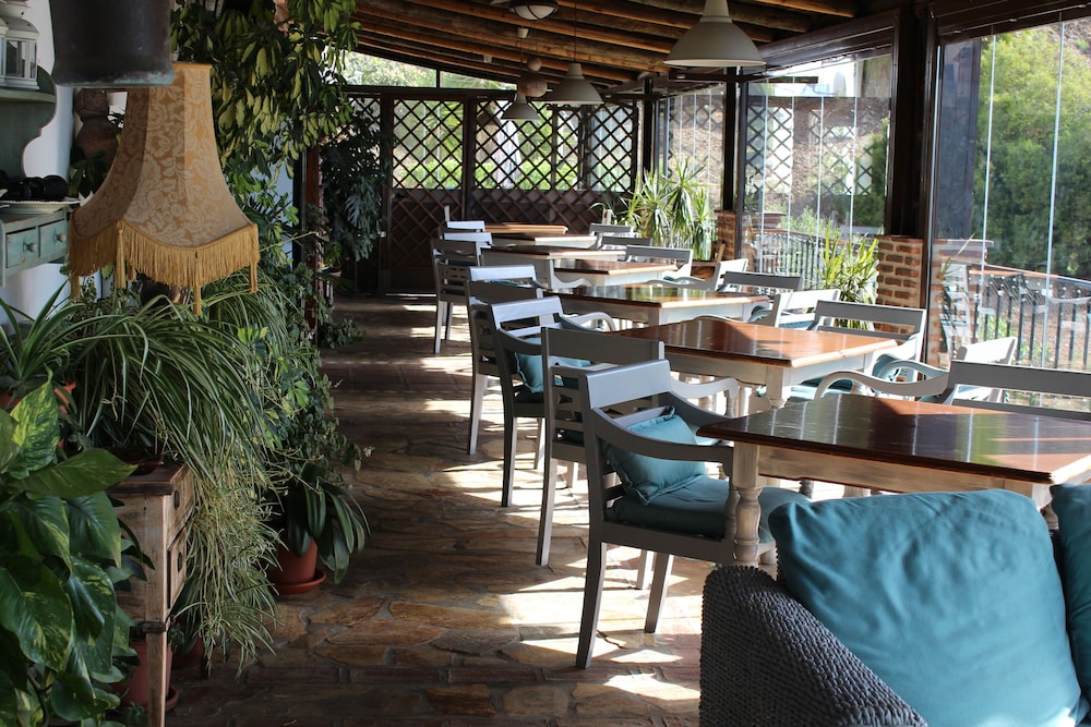 Los Jarales Hotel 57/73