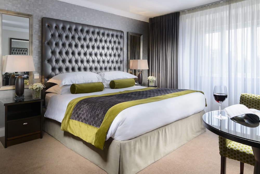 DELUXE, KING BED