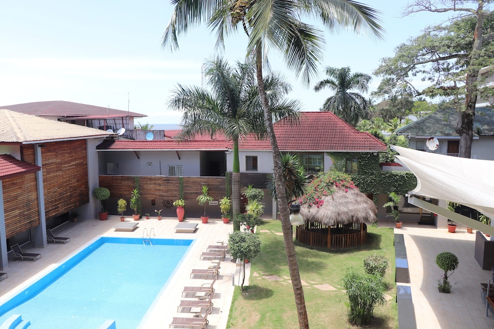 Mamba Point Hotel 2/42
