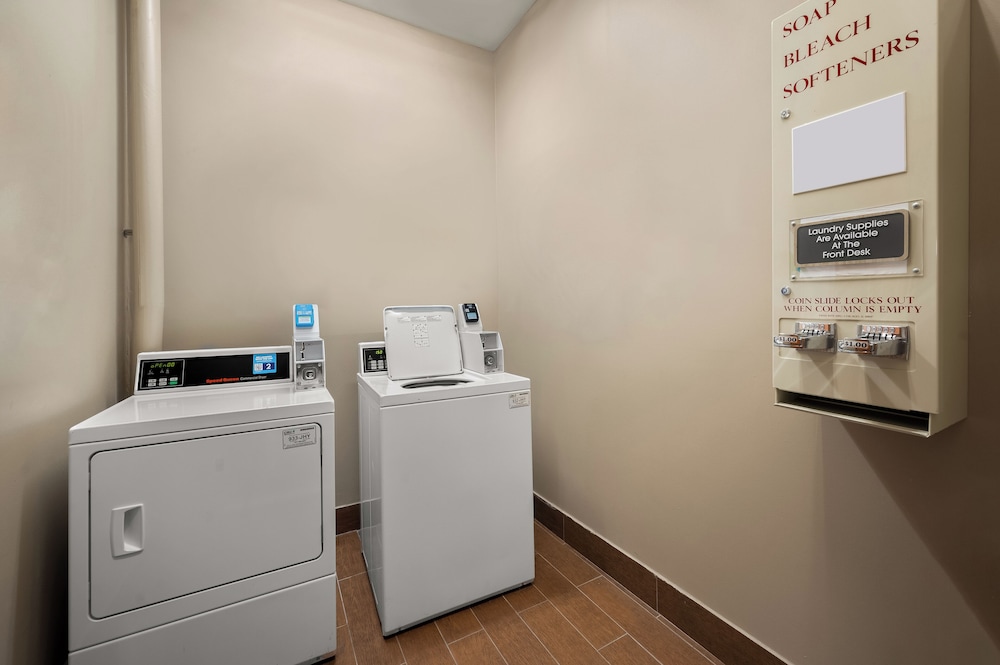 Comfort Inn and Suites Fenton MI 30/50