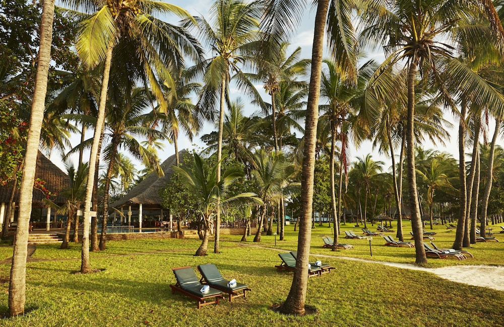 Neptune Village Beach Resort & Spa 45/59