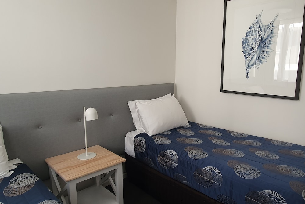 PACIFIC BEACH RESORT 14/77