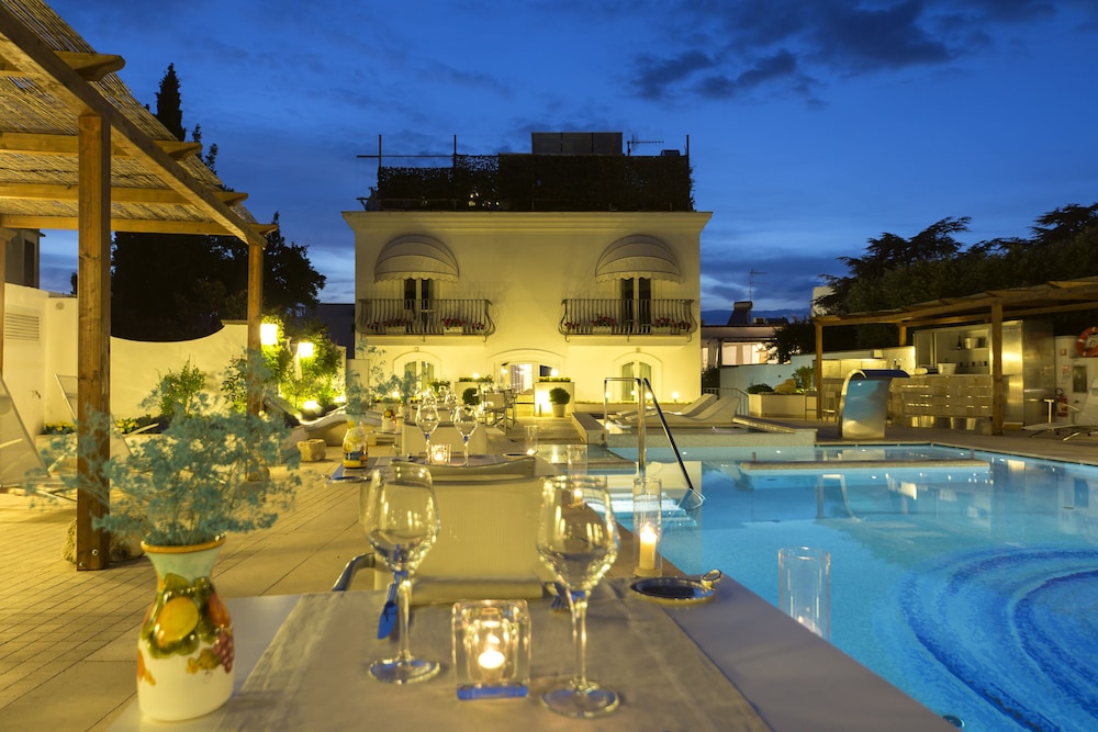 Villa Blu Capri Hotel 61/68