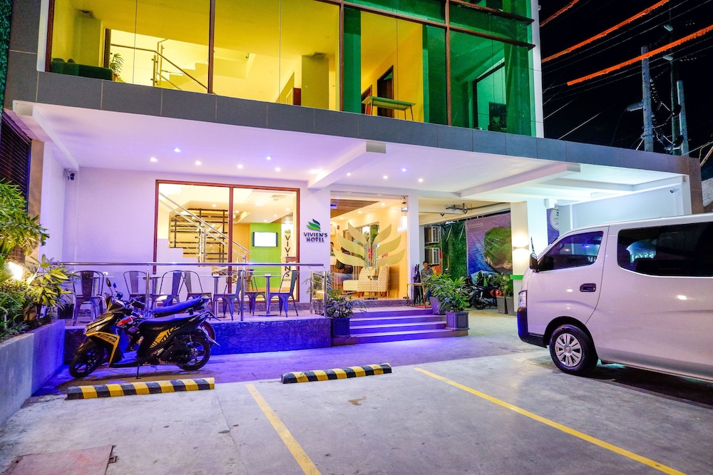 Vivien's Hotel 50/51