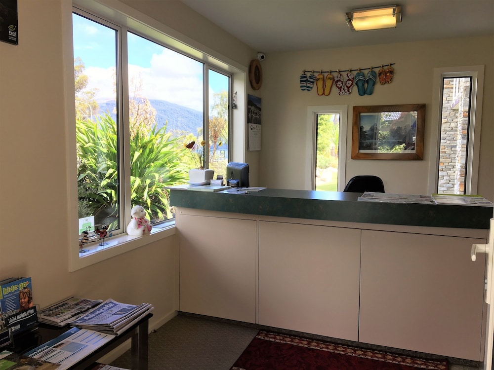 Fiordland Lakeview Motel and Apartments 8/67