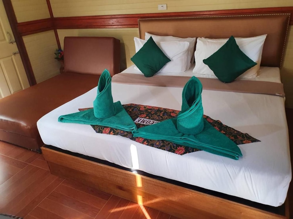 The Royal Bamboo Lodge 16/50