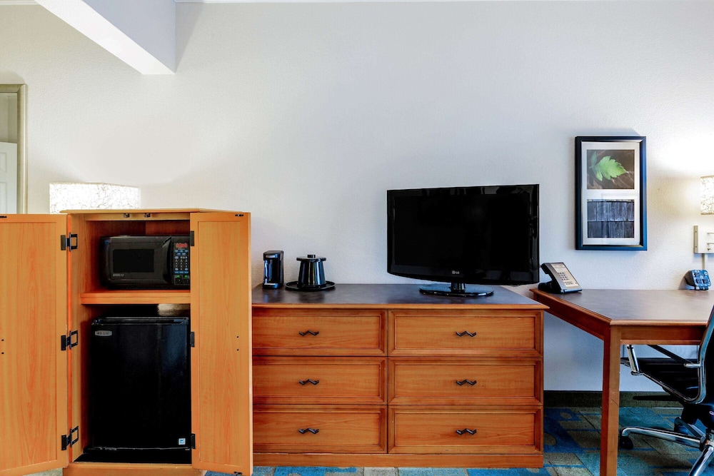La Quinta Inn And Suites By Wyndham Fremont Silicon Valley 50/56